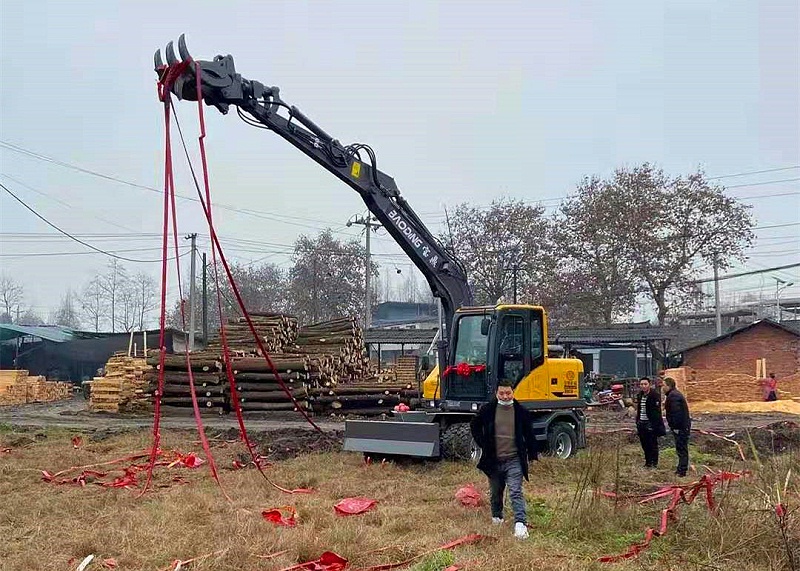 四川抓木機寶鼎客戶購機